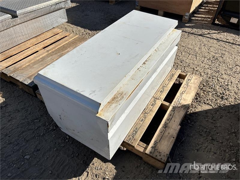 Weather Guard 675-3-01 46in Wide Tool Box Sonstige Baumaschinen