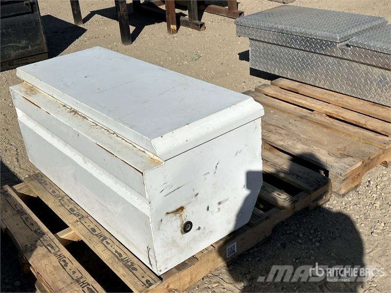 Weather Guard 675-3-01 46in Wide Tool Box Sonstige Baumaschinen