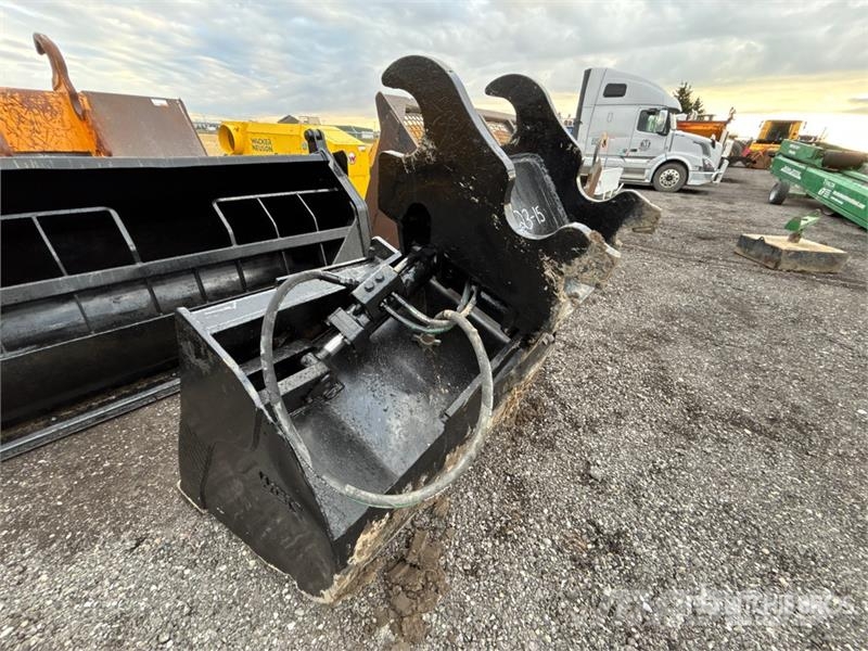 Weldco Beales Twist 70 in Q/C Hydraulic Tilting Excavator Bucket Benne