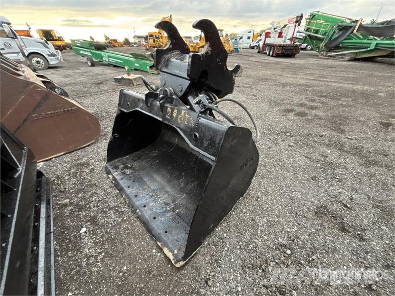 Weldco Beales Twist 70 in Q/C Hydraulic Tilting Excavator Bucket Benne