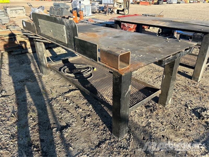 Welding Table with Power Outlet Sonstige Landmaschinen