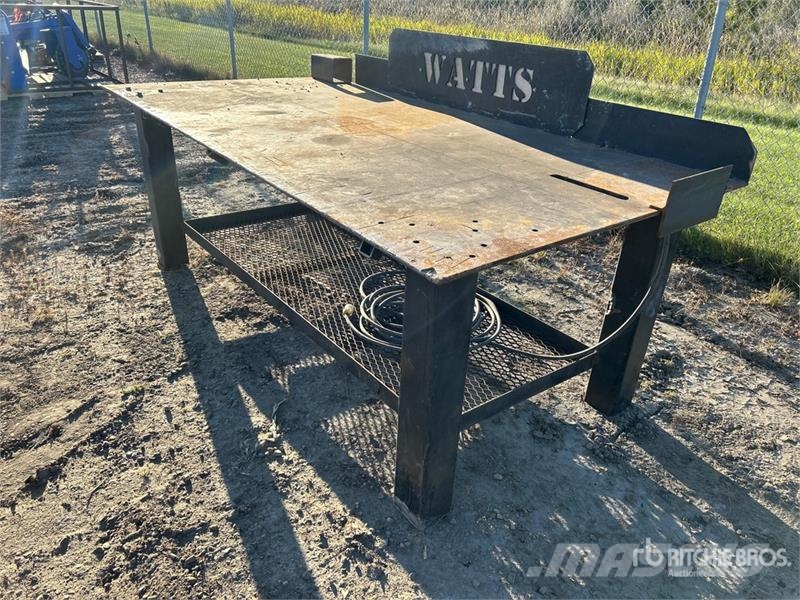 Welding Table with Power Outlet Sonstige Landmaschinen