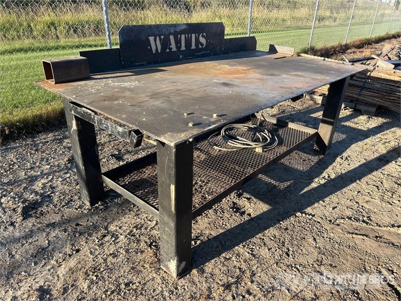 Welding Table with Power Outlet Sonstige Landmaschinen