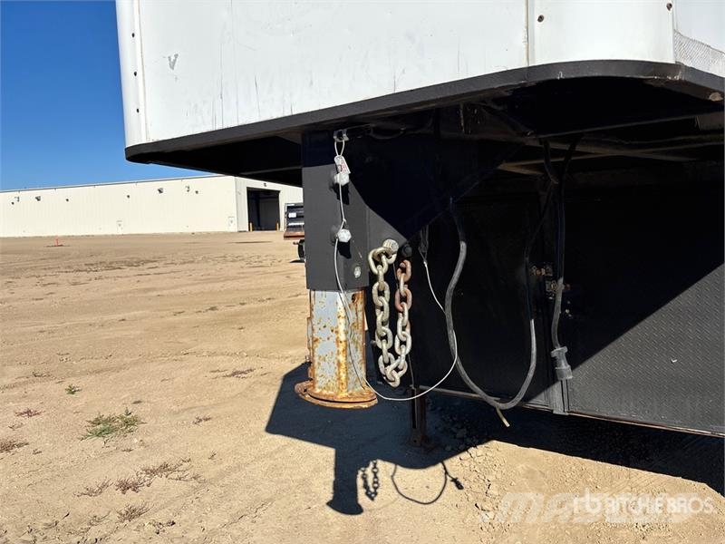 Wells Cargo 28 ft T/A Enclosed Trailer Dobozos pótkocsik
