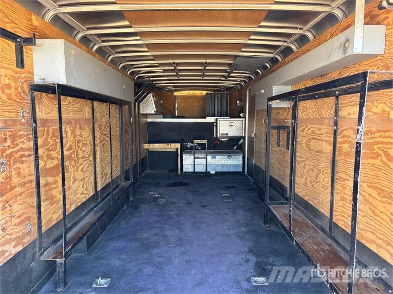 Wells Cargo 28 ft T/A Enclosed Trailer Dobozos pótkocsik