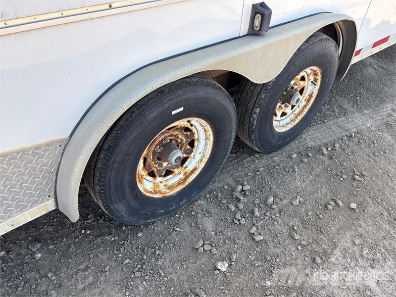 Wells Cargo 28 ft T/A Enclosed Trailer Dobozos pótkocsik