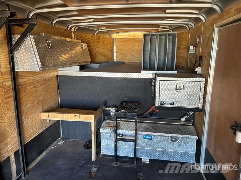 Wells Cargo 28 ft T/A Enclosed Trailer Dobozos pótkocsik