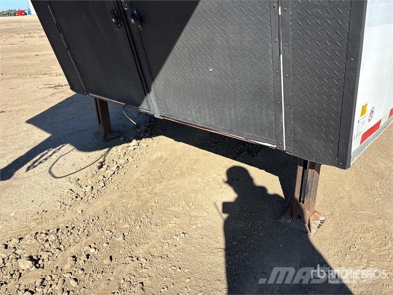 Wells Cargo 28 ft T/A Enclosed Trailer Dobozos pótkocsik