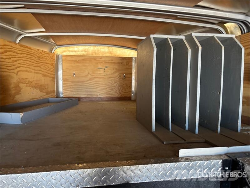 Wells Cargo 28 ft T/A Enclosed Trailer Dobozos pótkocsik