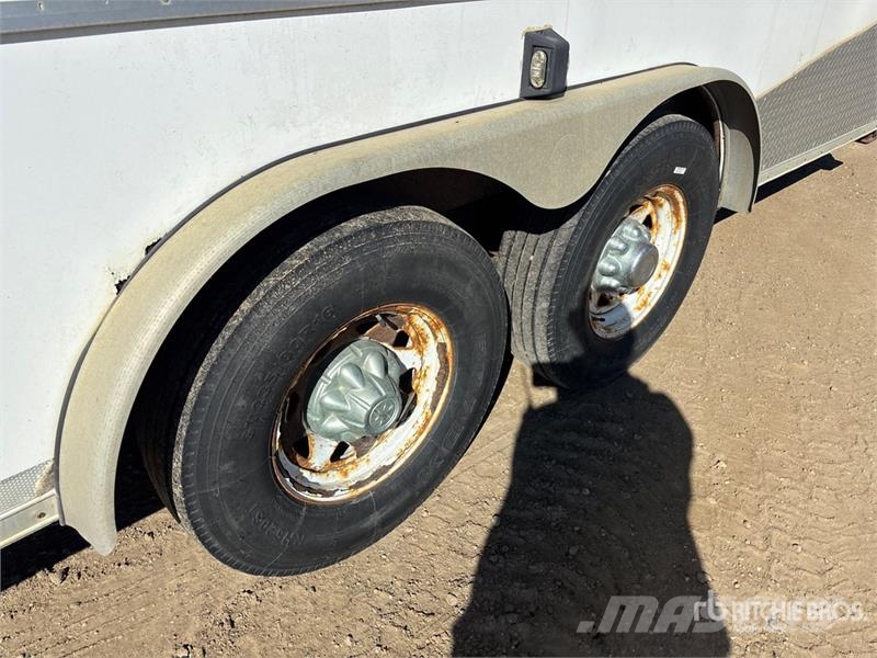 Wells Cargo 28 ft T/A Enclosed Trailer Dobozos pótkocsik