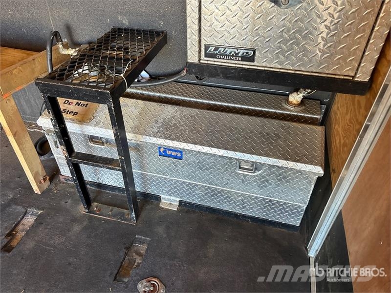 Wells Cargo 28 ft T/A Enclosed Trailer Dobozos pótkocsik