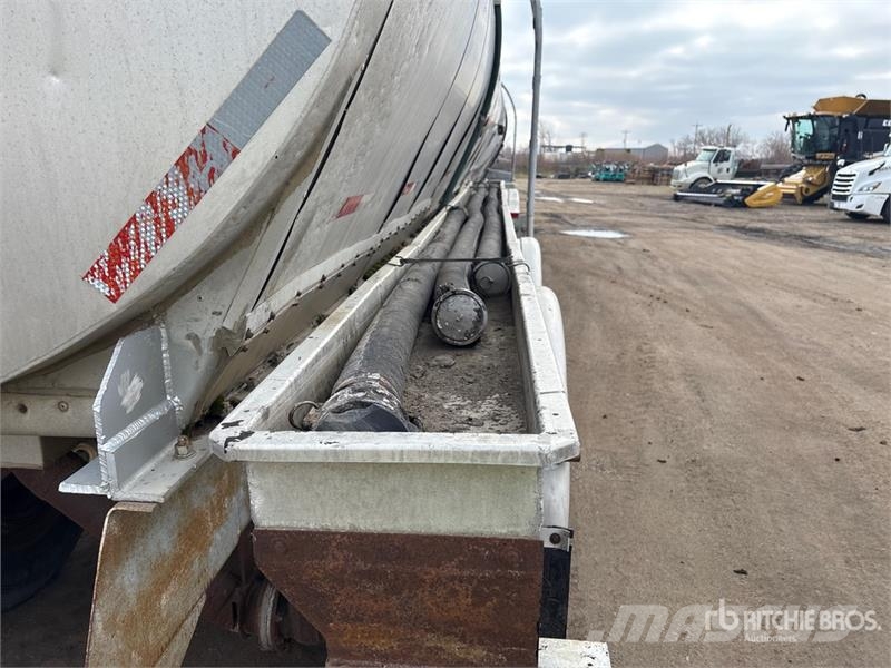  Westank T/A Pup Asphalt Pup Tanker Trailer مقطورات ذات صهاريج