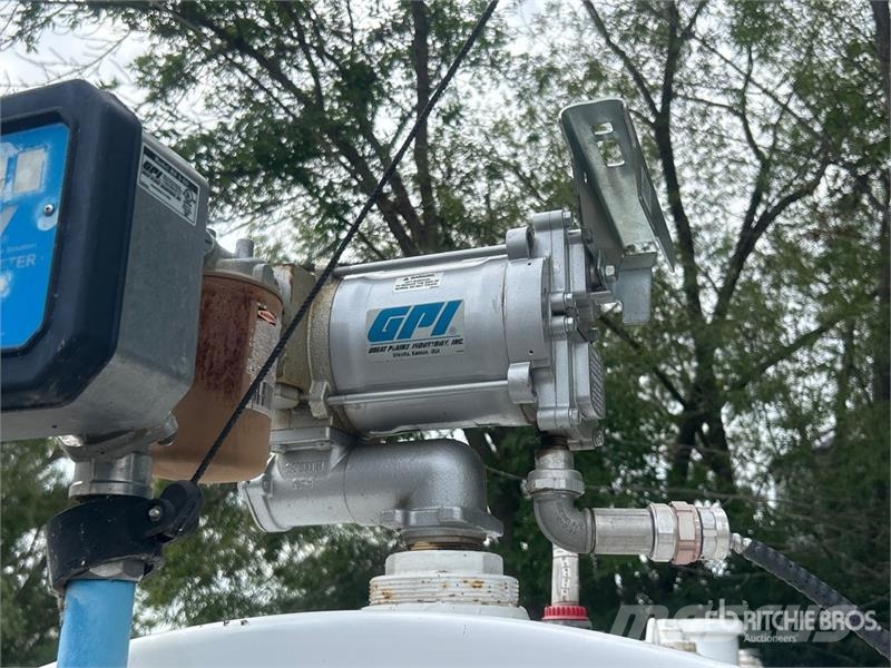 Westeel 11000 L Skid Mounted Diesel Fuel Tank 연료 및 첨가제 탱크