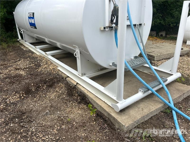 Westeel 11000 L Skid Mounted Diesel Fuel Tank 연료 및 첨가제 탱크