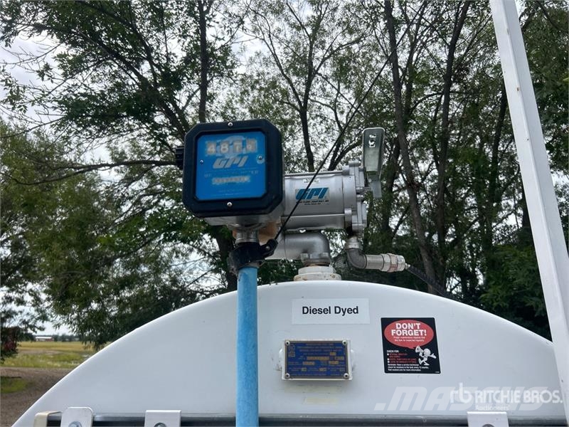 Westeel 11000 L Skid Mounted Diesel Fuel Tank 연료 및 첨가제 탱크