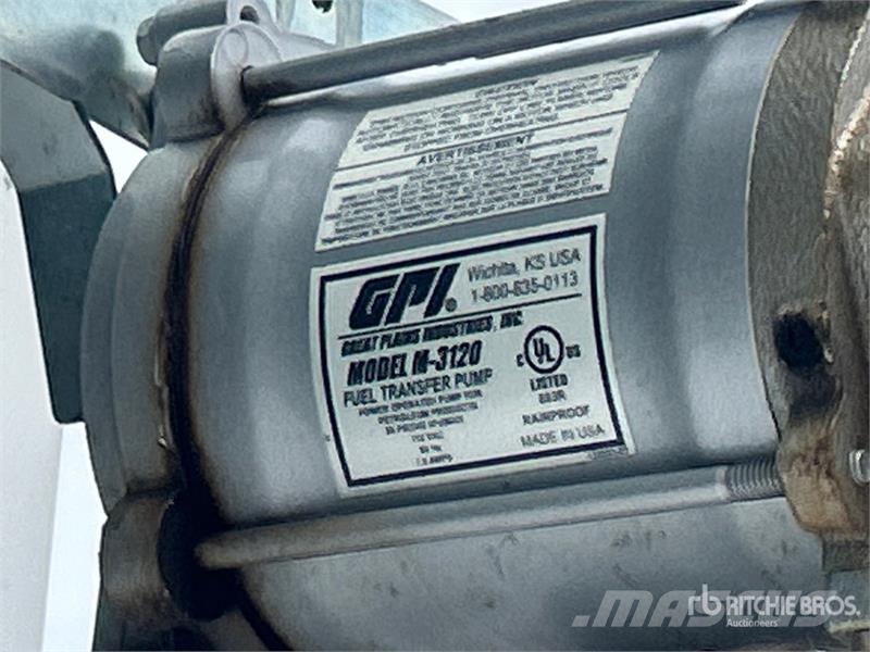 Westeel 11000 L Skid Mounted Diesel Fuel Tank 연료 및 첨가제 탱크