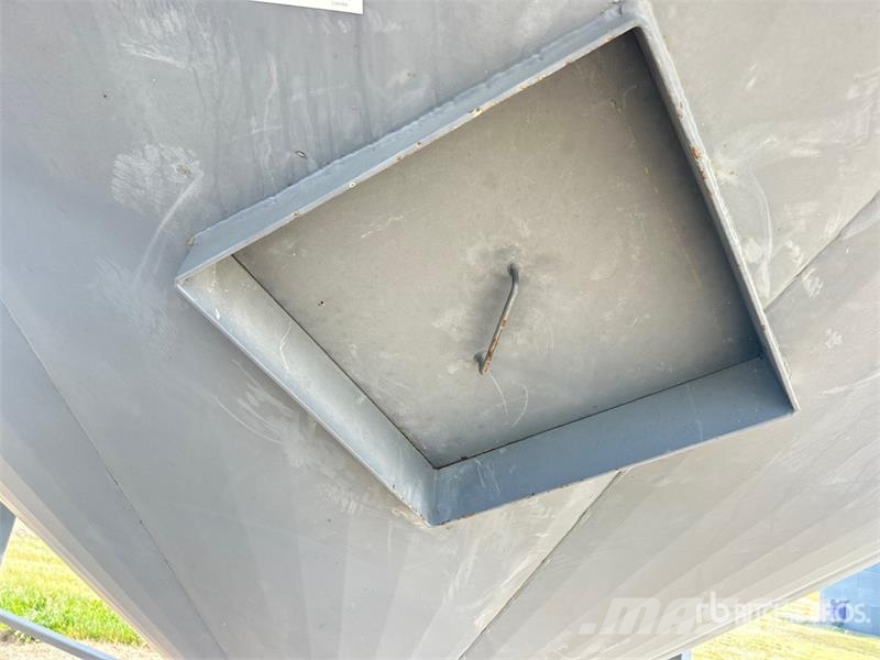  Westeel 1505 +/- 3200 bu 5 Ring Grain Bin Saagi töötlemise ja ladustamise seadmed - Muud