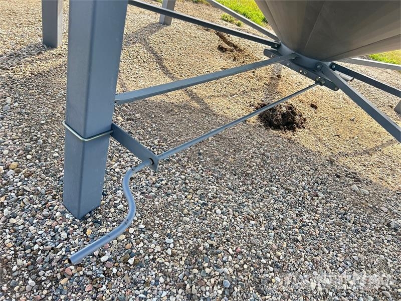  Westeel 1505 +/- 3200 bu 5 Ring Grain Bin Saagi töötlemise ja ladustamise seadmed - Muud