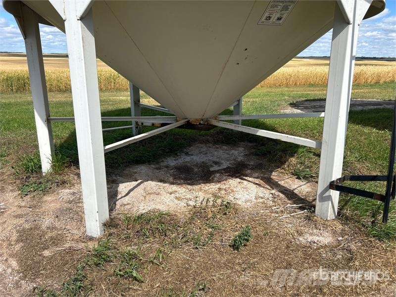  Westeel +/- 1600 bu Smooth Wall Hopper Grain Bin Foredlings- og lagerhåndteringsutstyr - Annet