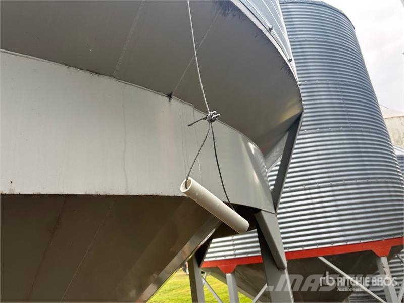 Westeel +/- 2400 bu 4 Ring Hopper Grain Bin Procesadoras de cultivos y unidades de almacenamiento / máquinas - Otros