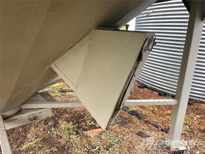 Westeel +/- 2400 bu 4 Ring Hopper Grain Bin Procesadoras de cultivos y unidades de almacenamiento / máquinas - Otros