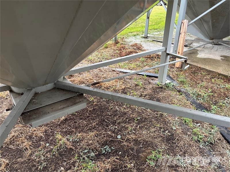 Westeel +/- 2400 bu 4 Ring Hopper Grain Bin Procesadoras de cultivos y unidades de almacenamiento / máquinas - Otros
