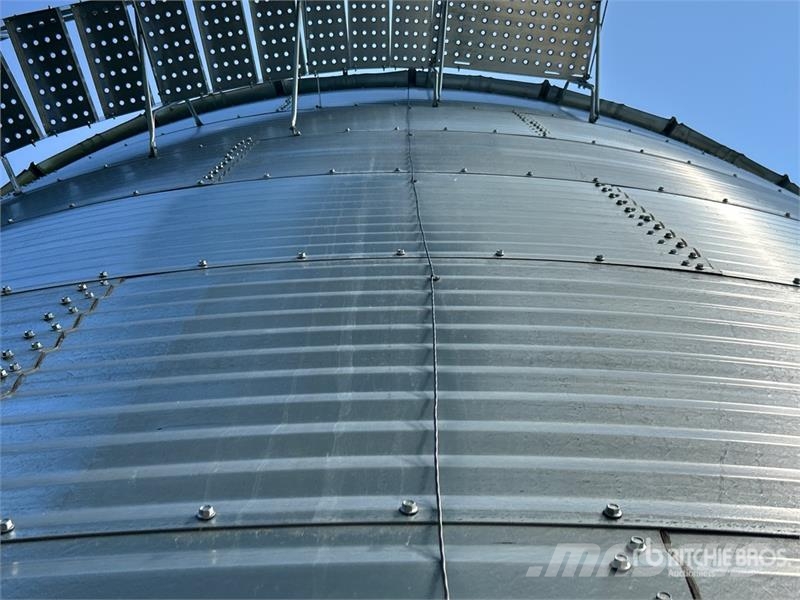 Westeel +/- 24750 bu 7 Ring Grain Bin 作物プロセスッサーと収納ユニット/機械 - その他