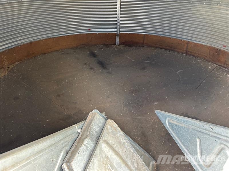  Westeel +/- 2550 bu 8 Ring Grain Bin Termény feldolgozó/tároló berendezések - Egyebek