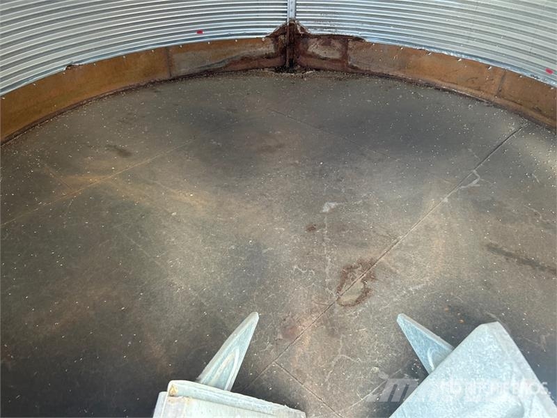  Westeel +/- 2550 bu 8 Ring Grain Bin Unidades/máquinas de processamento e armazenamento de culturas - Outros