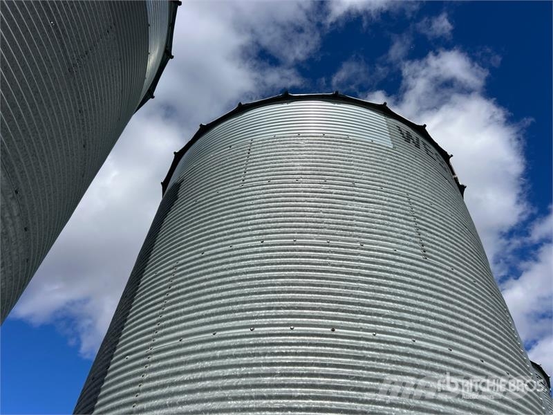  Westeel +/- 2550 bu 8 Ring Grain Bin Unidades/máquinas de processamento e armazenamento de culturas - Outros