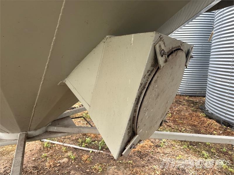  Westeel +/- 3000 bu 5 Ring Hopper Grain Bin Procesadoras de cultivos y unidades de almacenamiento / máquinas - Otros