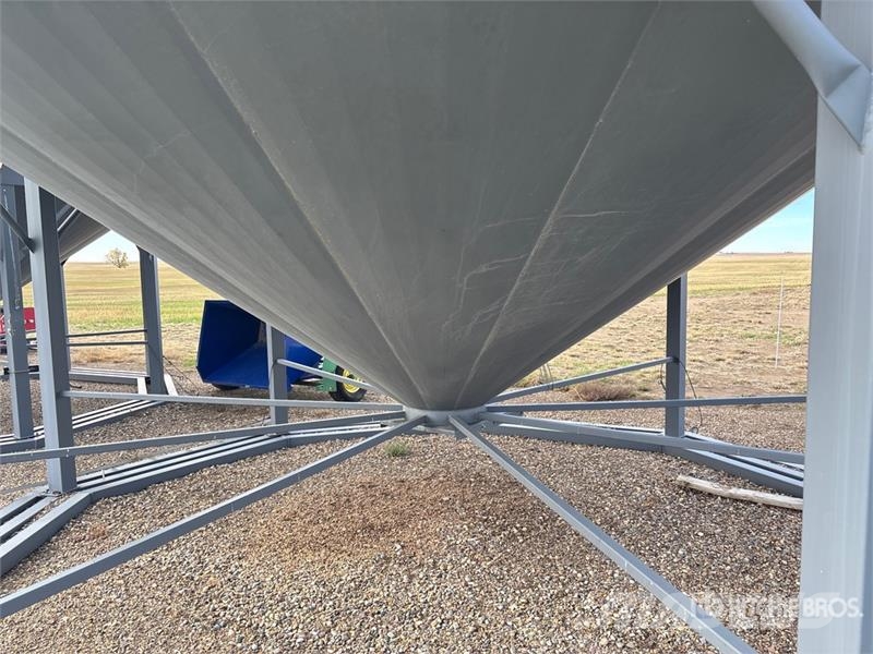  Westeel +/- 4000 bu 7 Ring Hopper Grain Bin وحدات / آلات معالجة المحاصيل وتخزينها - أخرى