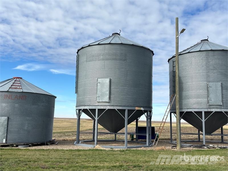  Westeel +/- 4000 bu 7 Ring Hopper Grain Bin وحدات / آلات معالجة المحاصيل وتخزينها - أخرى