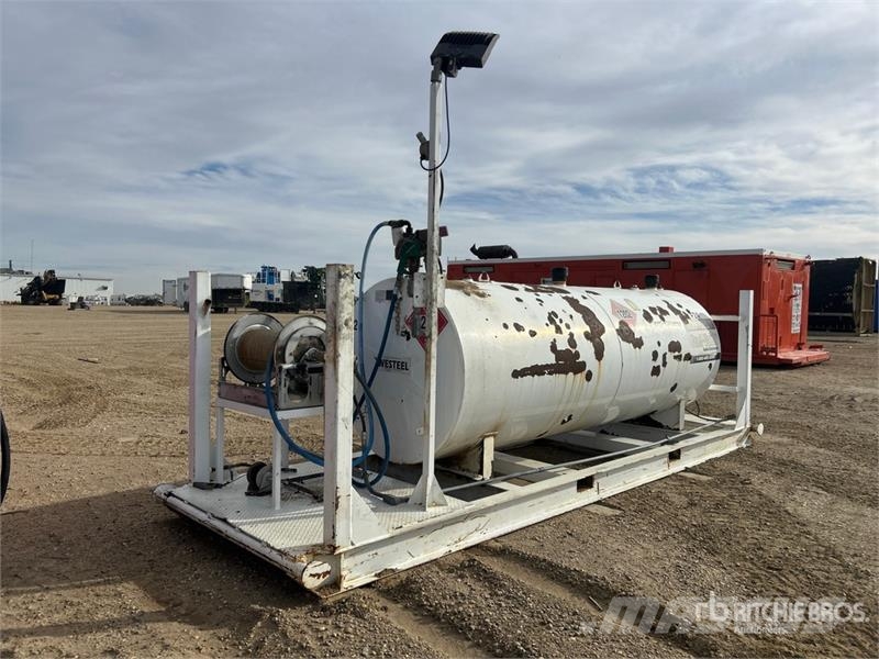  Westeel 4100 L Skid Mounted Steel Fuel Tank Serbatoi per carburante e additivi