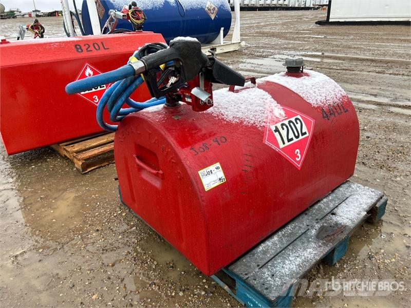  Westeel 440 L Steel Fuel Tank صهاريج الوقود والصهاريج الإضافية
