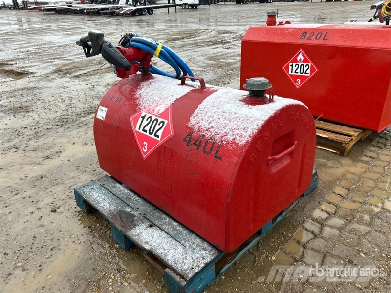  Westeel 440 L Steel Fuel Tank صهاريج الوقود والصهاريج الإضافية