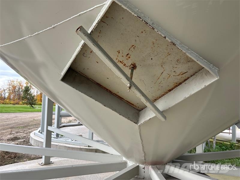 Westeel +/- 5500 bu 8 Ring Hopper Grain Bin Stockage, conditionnement - Autres