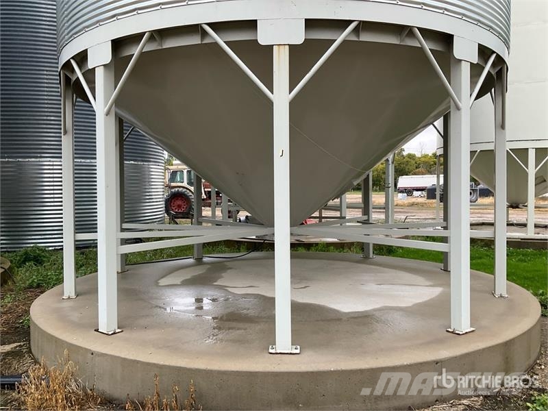 Westeel +/- 5500 bu 8 Ring Hopper Grain Bin Crop processing and storage units/machines - Others