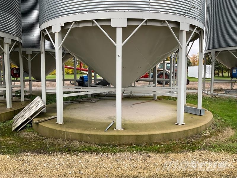  Westeel +/- 5500 bu 8 Ring Hopper Grain Bin Macchine/unitá di lavorazione e stoccaggio/altri