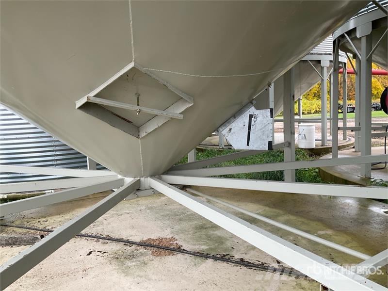 Westeel +/- 5500 bu 8 Ring Hopper Grain Bin Crop processing and storage units/machines - Others