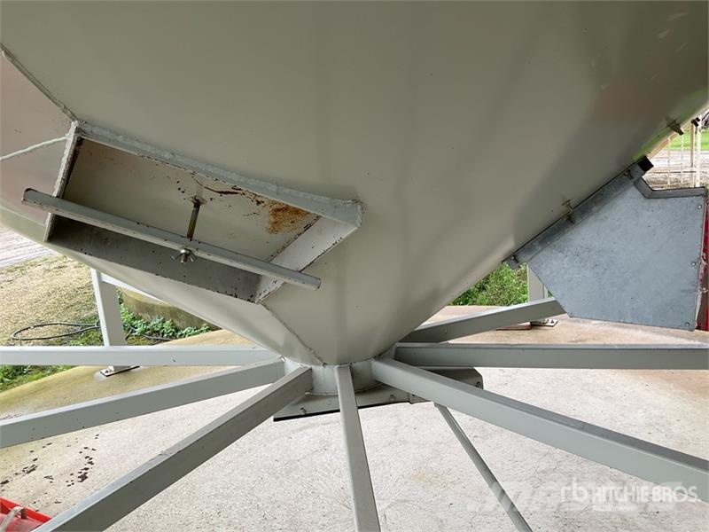 Westeel +/- 5500 bu 8 Ring Hopper Grain Bin Crop processing and storage units/machines - Others