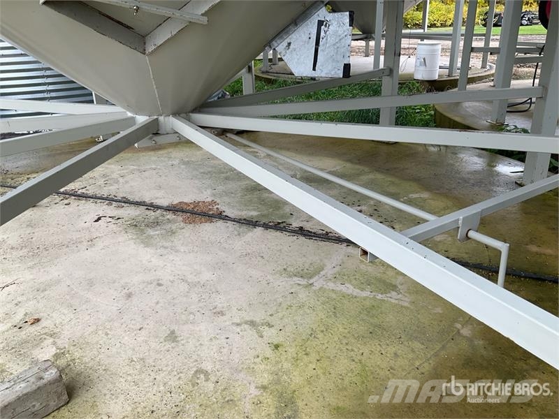 Westeel +/- 5500 bu 8 Ring Hopper Grain Bin Crop processing and storage units/machines - Others