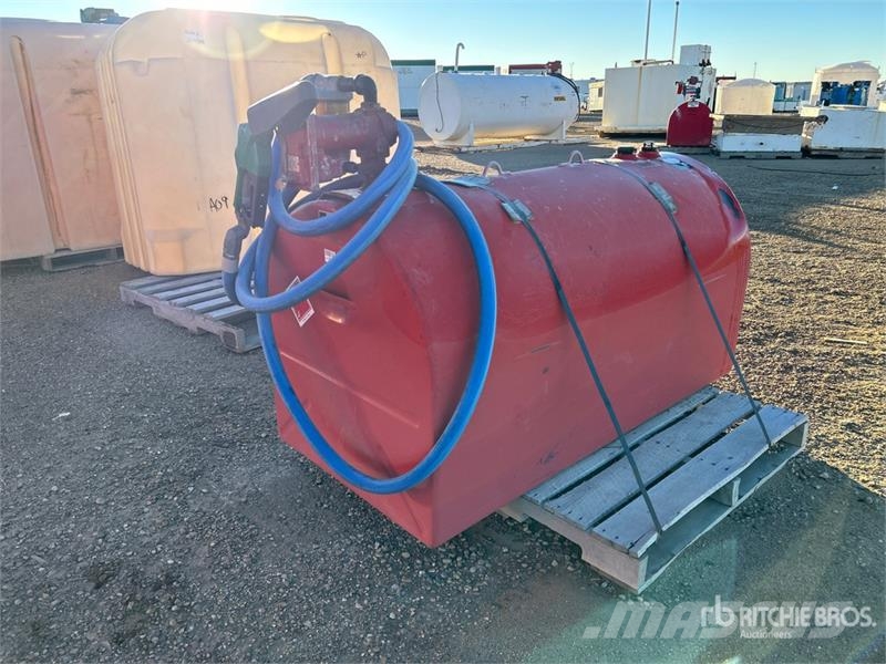  Westeel 750 L Steel Tank صهاريج الوقود والصهاريج الإضافية
