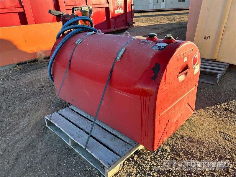  Westeel 750 L Steel Tank صهاريج الوقود والصهاريج الإضافية