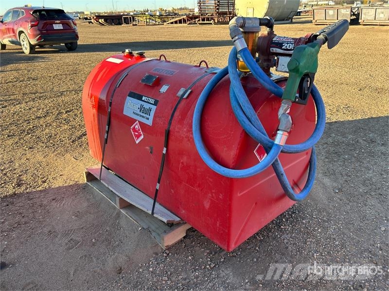  Westeel 750 L Steel Tank صهاريج الوقود والصهاريج الإضافية