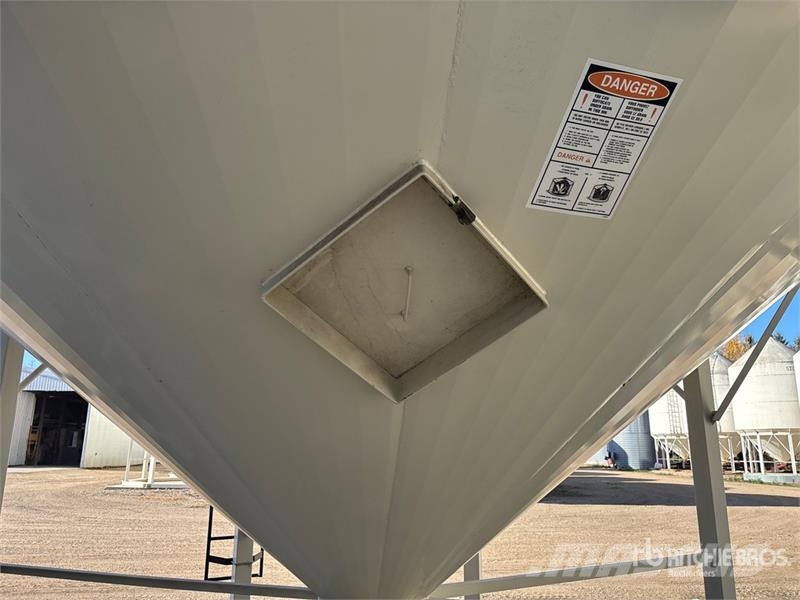  Westeel Magnum-G +/- 3500 bu 4 Ring Smooth Wall Ho وحدات / آلات معالجة المحاصيل وتخزينها - أخرى
