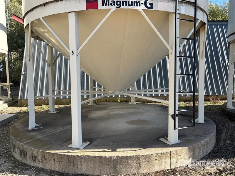  Westeel Magnum-G +/- 3500 bu 4 Ring Smooth Wall Ho وحدات / آلات معالجة المحاصيل وتخزينها - أخرى