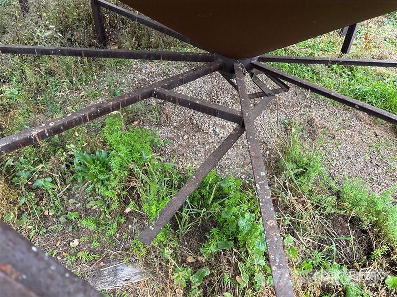 Westeel-Rosco +/- 1800 bu 5 Ring Hopper Grain Bin Saagi töötlemise ja ladustamise seadmed - Muud