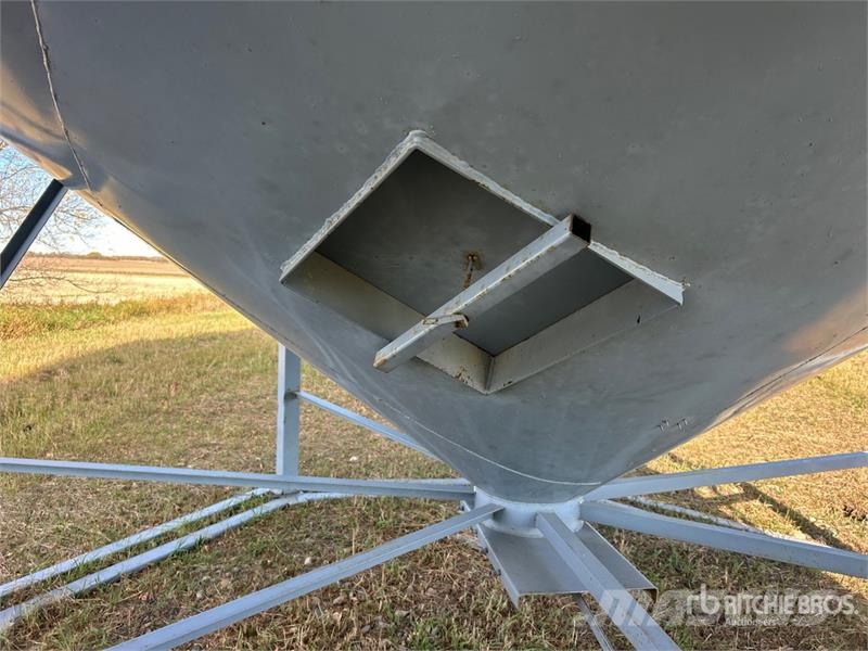 Westeel- Rosco +/- 2000 bu 6 Ring Hopper Grain Bin Crop processing and storage units/machines - Others