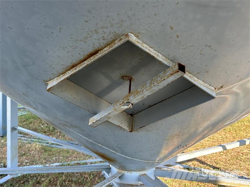  Westeel- Rosco +/- 2000 bu 6 Ring Hopper Grain Bin Crop processing and storage units/machines - Others
